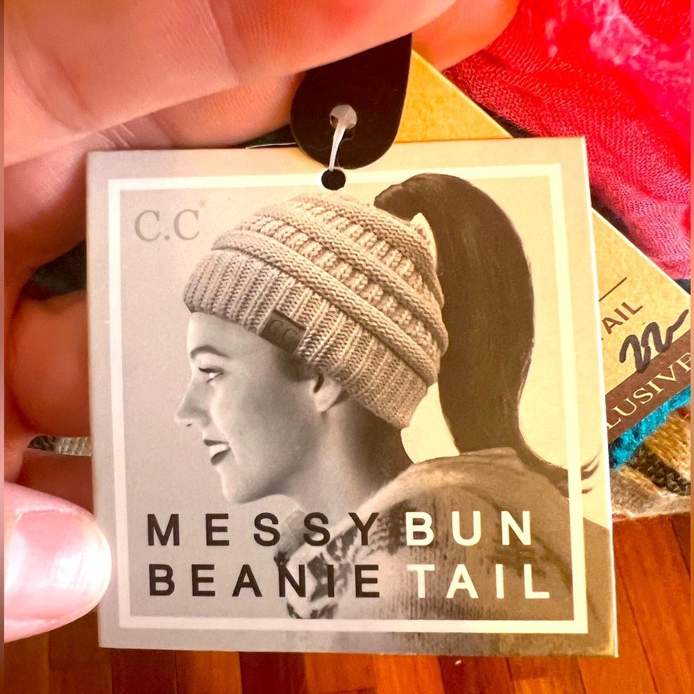🩷C.C Messy Bun Beanie Tail beanie hat in warm heathered pink and grey NWOT